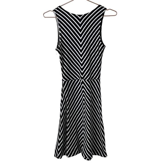 Banana Republic Factory black white stripe V-neck dress gold exposed zipper - Picture 3 of 6